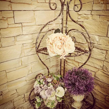 Romantic Dreams Bed & Breakfast 4*